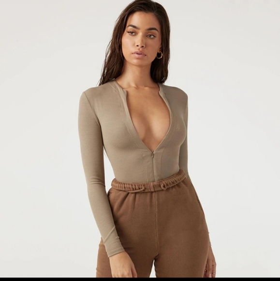 Zip up white bodysuit - Picture 9 of 13